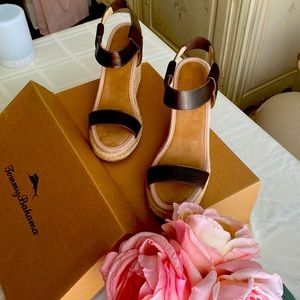 Beautiful Metallic brown straw wedges size 8 from Tommy Bahama